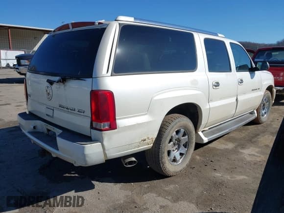 ✅ 2004 Cadillac Escalade ESV • VIN: 3GYFK66N74G259106 • Лот: 41820500. Опубликован ранее на IAAI с пробегом 211 190 миль. Бесплатный доступ к архиву аукционных продаж из США и подробный отчёт об истории автомобиля на DreamBid. Изображение 4.