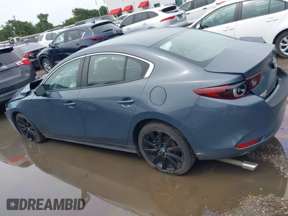 ✅ 2023 Mazda 3 S Carbon Edition • VIN: 3MZBPBCM6PM360201 • Lot: 42380739. Wystawiony na IAAI z przebiegiem 59 030 mil. Bezpłatny archiwum sprzedaży aukcyjnych z USA i szczegółowy raport historii pojazdu na DreamBid. Zdjęcie 13.