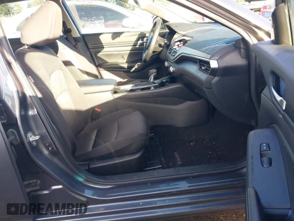 ✅ 2024 Nissan Altima SV • VIN: 1N4BL4DV0RN355379 • Lot: 43822284. Wystawiony na IAAI z przebiegiem 32 400 mil. Bezpłatny archiwum sprzedaży aukcyjnych z USA i szczegółowy raport historii pojazdu na DreamBid. Zdjęcie 5.