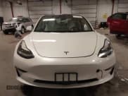 ✅ 2018 Tesla Model 3 Long Range Battery • VIN: 5YJ3E1EB2JF081729 • Lot: 43617411. Wystawiony na IAAI z przebiegiem 58 944 mil. Bezpłatny archiwum sprzedaży aukcyjnych z USA i szczegółowy raport historii pojazdu na DreamBid. Zdjęcie 13.