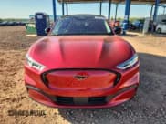 ✅ 2022 Ford Mustang Mach-E Premium • VIN: 3FMTK3R73NMA16122 • Lot: 84037005. Wystawiony na Copart z przebiegiem 22 153 mil. Bezpłatny archiwum sprzedaży aukcyjnych z USA i szczegółowy raport historii pojazdu na DreamBid. Zdjęcie 5.