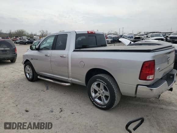 ✅ 2010 Dodge 1500 SLT • VIN: 1D7RB1GT6AS247249 • Lot: 52566815. Wystawiony na Copart z przebiegiem 136 066 mil. Bezpłatny archiwum sprzedaży aukcyjnych z USA i szczegółowy raport historii pojazdu na DreamBid. Zdjęcie 2.