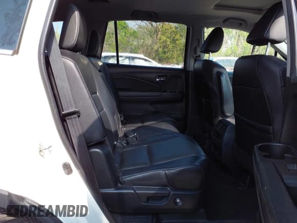 ✅ 2018 Honda Pilot EX-L • VIN: 5FNYF6H57JB045332 • Lot: 42064344. Listed on IAAI with 140,129 mi. Free auction sales archive from the USA and detailed vehicle history report at DreamBid. Image 8.