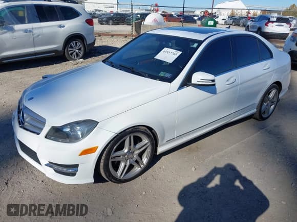 ✅ 2013 Mercedes-Benz C 300 Sport • VIN: WDDGF8AB2DR254408 • Лот: 43537765. Опубликован ранее на IAAI с пробегом 127 078 миль. Бесплатный доступ к архиву аукционных продаж из США и подробный отчёт об истории автомобиля на DreamBid. Изображение 17.