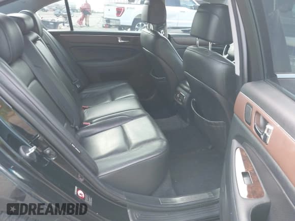 ✅ 2009 Hyundai Genesis • VIN: KMHGC46E99U017557 • Lot: 43324510. Wystawiony na IAAI z przebiegiem 276 635 mil. Bezpłatny archiwum sprzedaży aukcyjnych z USA i szczegółowy raport historii pojazdu na DreamBid. Zdjęcie 8.