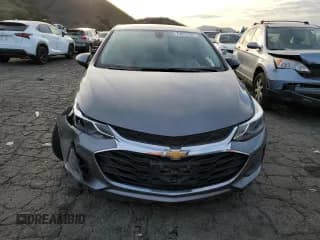 ✅ 2019 Chevrolet Cruze LT • VIN: 1G1BE5SM7K7110389 • Lot: 70023482. Wystawiony na Copart z przebiegiem 97 014 mil. Bezpłatny archiwum sprzedaży aukcyjnych z USA i szczegółowy raport historii pojazdu na DreamBid. Zdjęcie 5.