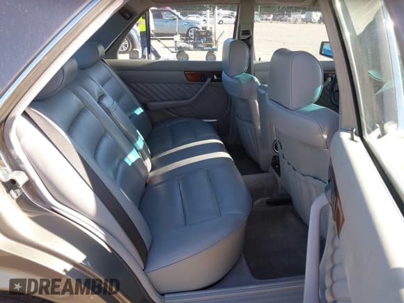 ✅ 1989 Mercedes-Benz 300 SE • VIN: WDBCA24DXKA437857 • Lot: 42343496. Listed on IAAI with 152,134 mi. Free auction sales archive from the USA and detailed vehicle history report at DreamBid. Image 8.