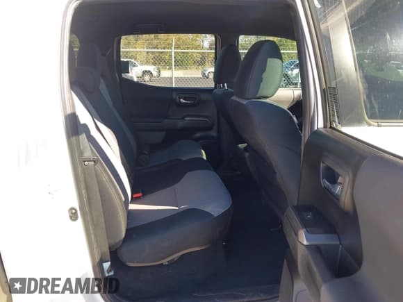 ✅ 2022 Toyota Tacoma TRD Off Road • VIN: 3TMCZ5AN6NM507516 • Lot: 43627127. Listed on IAAI with 52,077 mi. Free auction sales archive from the USA and detailed vehicle history report at DreamBid. Image 8.