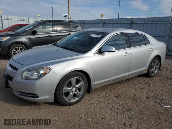 2011 Chevrolet Malibu 2LT z VIN 1G1ZD5E19BF377557, wystawiony jako Copart lot #71801384 z przebiegiem 169 762 mil mil oraz Szkoda całkowita • Salvage title. Historia ofert i sprzedaży dostępna na DreamBid. Obrazek 1.