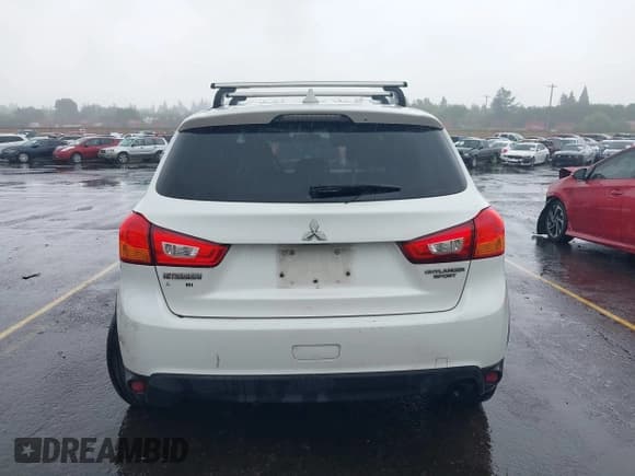 ✅ 2017 Mitsubishi Outlander ES • VIN: JA4AR3AU1HZ002564 • Лот: 42384509. Опубликован ранее на IAAI с пробегом 157 669 миль. Бесплатный доступ к архиву аукционных продаж из США и подробный отчёт об истории автомобиля на DreamBid. Изображение 17.
