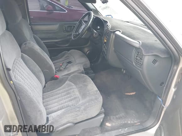 ✅ 2000 Chevrolet S-10 LS • VIN: 1GCCS14W5YK269963 • Лот: 42846011. Опубликован ранее на IAAI с пробегом 211 114 миль. Бесплатный доступ к архиву аукционных продаж из США и подробный отчёт об истории автомобиля на DreamBid. Изображение 5.