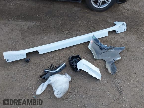 ✅ 2025 Chrysler Pacifica Select • VIN: 2C4RC1BG2SR601210 • Lot: 43724554. Wystawiony na IAAI z przebiegiem 1 695 mil. Bezpłatny archiwum sprzedaży aukcyjnych z USA i szczegółowy raport historii pojazdu na DreamBid. Zdjęcie 11.