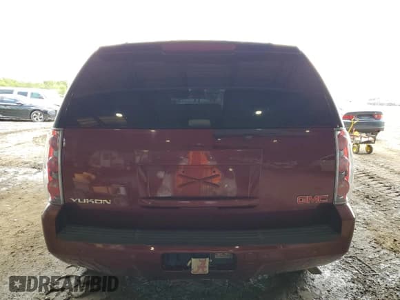 ✅ 2008 GMC Yukon SLE 3SA • VIN: 1GKFC13C88J109314 • Lot: 77553364. Listed on Copart with 320,105 mi. Free auction sales archive from the USA and detailed vehicle history report at DreamBid. Image 6.