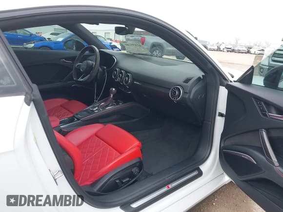 ✅ 2020 Audi TTS • VIN: TRUA1AFV4L1006379 • Lot: 41539101. Wystawiony na IAAI z przebiegiem 49 703 mil. Bezpłatny archiwum sprzedaży aukcyjnych z USA i szczegółowy raport historii pojazdu na DreamBid. Zdjęcie 5.