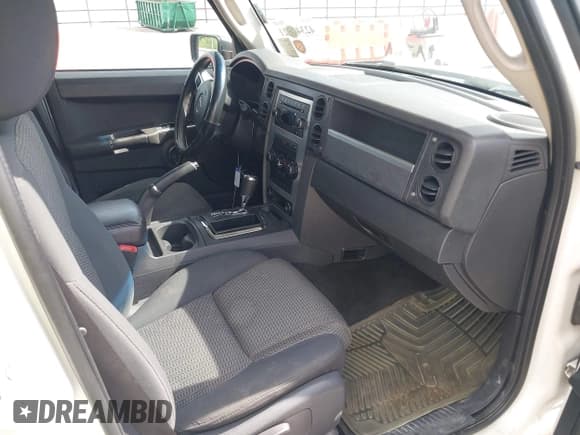 ✅ 2010 Jeep Commander Sport • VIN: 1J4RH4GK4AC140982 • Lot: 42344821. Listed on IAAI with 179,476 mi. Free auction sales archive from the USA and detailed vehicle history report at DreamBid. Image 5.