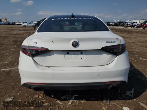 ✅ 2024 Alfa Romeo Giulia Veloce • VIN: ZARFANBN2R7678224 • Lot: 67978965. Wystawiony na Copart z przebiegiem 7 500 mil. Bezpłatny archiwum sprzedaży aukcyjnych z USA i szczegółowy raport historii pojazdu na DreamBid. Zdjęcie 6.