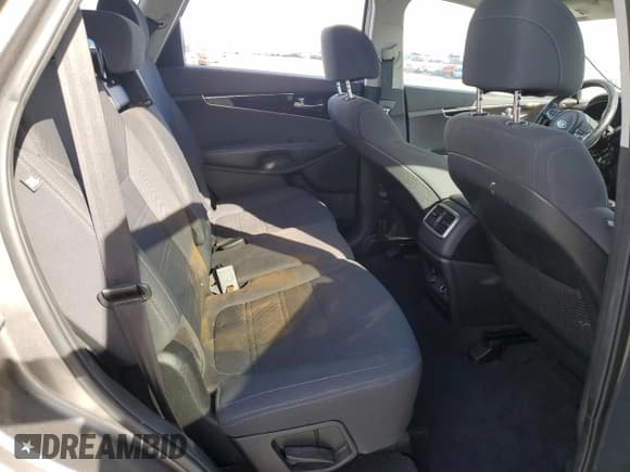 ✅ 2017 Kia Sorento LX • VIN: 5XYPG4A56HG292013 • Lot: 90877195. Listed on Copart with 208,874 mi. Free auction sales archive from the USA and detailed vehicle history report at DreamBid. Image 11.