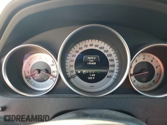 ✅ 2013 Mercedes-Benz C 250 • VIN: WDDGJ4HB9DG101792 • Lot: 81138675. Listed on Copart with 195,408 mi. Free auction sales archive from the USA and detailed vehicle history report at DreamBid. Image 9.