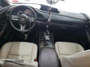 ✅ 2022 Mazda CX-30 Premium Plus • VIN: 3MVDMBEY7NM434435 • Лот: 55920595. Опубликован ранее на Copart с пробегом 23 956 миль. Бесплатный доступ к архиву аукционных продаж из США и подробный отчёт об истории автомобиля на DreamBid. Изображение 8.