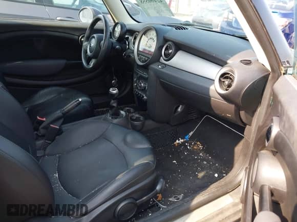 2012 MINI Hardtop with VIN WMWSU3C58CT185467, listed as a IAAI auction lot 42400558 with 303,230 mi miles and . Bid and sale history available at DreamBid. Image 5.