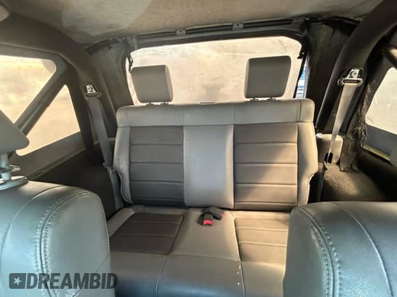 ✅ 2008 Jeep Wrangler X • VIN: 1J4FA24138L627219 • Lot: 90665705. Wystawiony na Copart z przebiegiem 148 473 mil. Bezpłatny archiwum sprzedaży aukcyjnych z USA i szczegółowy raport historii pojazdu na DreamBid. Zdjęcie 15.