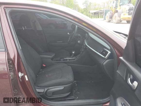 ✅ 2020 Kia Optima SE • VIN: 5XXGT4L35LG393628 • Lot: 42208328. Listed on IAAI with 81,985 mi. Free auction sales archive from the USA and detailed vehicle history report at DreamBid. Image 5.