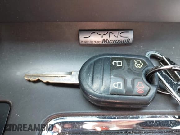 ✅ 2013 Ford Mustang GT Premium • VIN: 1ZVBP8CFXD5276808 • Lot: 43799759. Wystawiony na IAAI z przebiegiem 197 088 mil. Bezpłatny archiwum sprzedaży aukcyjnych z USA i szczegółowy raport historii pojazdu na DreamBid. Zdjęcie 10.