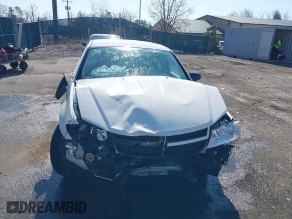 ✅ 2009 Dodge Avenger SE • VIN: 1B3LC46B29N562844 • Lot: 41775995. Wystawiony na IAAI z przebiegiem 142 570 mil. Bezpłatny archiwum sprzedaży aukcyjnych z USA i szczegółowy raport historii pojazdu na DreamBid. Zdjęcie 13.