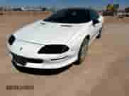 1997 Chevrolet Camaro z VIN 2G1FP22KXV2124842, wystawiony jako Copart lot #59028955 z przebiegiem 63 763 mil mil oraz Czysty tytuł • Clean title. Historia ofert i sprzedaży dostępna na DreamBid. Obrazek 2.