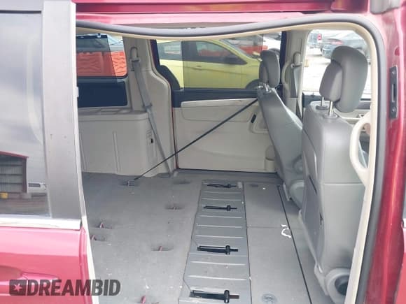 ✅ 2011 Volkswagen Routan SE • VIN: 2V4RW3DG4BR636014 • Lot: 42452137. Listed on IAAI with 203,029 mi. Free auction sales archive from the USA and detailed vehicle history report at DreamBid. Image 8.
