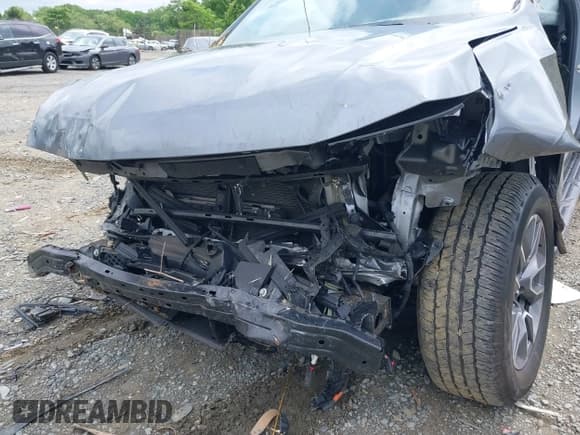 ✅ 2022 Chevrolet Suburban LT • VIN: 1GNSKCKT0NR296269 • Lot: 42190603. Listed on IAAI with 61,874 mi. Free auction sales archive from the USA and detailed vehicle history report at DreamBid. Image 17.