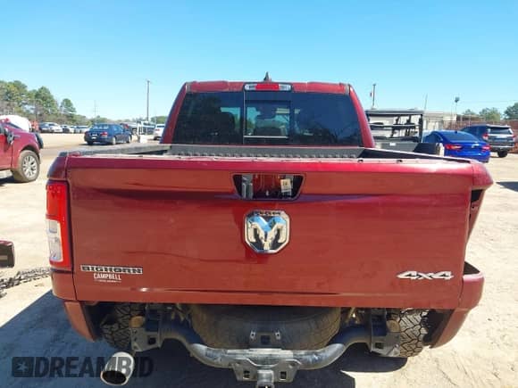 2020 Ram 1500 Big Horn z VIN 1C6SRFFT6LN110360, wystawiony jako IAAI lot #41725067 z przebiegiem 163 905 mil mil oraz . Historia ofert i sprzedaży dostępna na DreamBid. Obrazek 17.