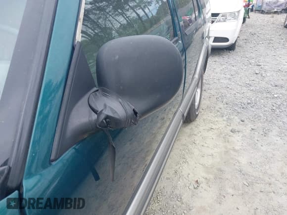 ✅ 1998 Chevrolet Blazer LS • VIN: 1GNCS13W4W2214149 • Lot: 41960319. Wystawiony na IAAI z przebiegiem 180 251 mil. Bezpłatny archiwum sprzedaży aukcyjnych z USA i szczegółowy raport historii pojazdu na DreamBid. Zdjęcie 11.