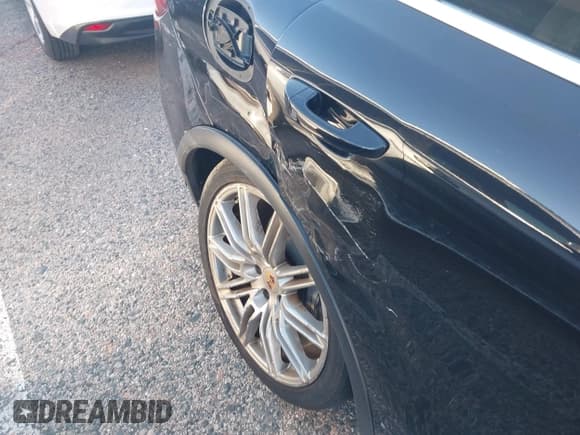 ✅ 2014 Porsche Cayenne S Hybrid • VIN: WP1AE2A28ELA50800 • Лот: 43584853. Опубликован ранее на IAAI с пробегом 109 327 миль. Бесплатный доступ к архиву аукционных продаж из США и подробный отчёт об истории автомобиля на DreamBid. Изображение 6.