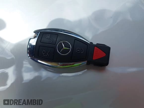 ✅ 2018 Mercedes-Benz C 300 • VIN: WDDWJ4JBXJF695221 • Lot: 43439076. Wystawiony na IAAI z przebiegiem 29 461 mil. Bezpłatny archiwum sprzedaży aukcyjnych z USA i szczegółowy raport historii pojazdu na DreamBid. Zdjęcie 11.