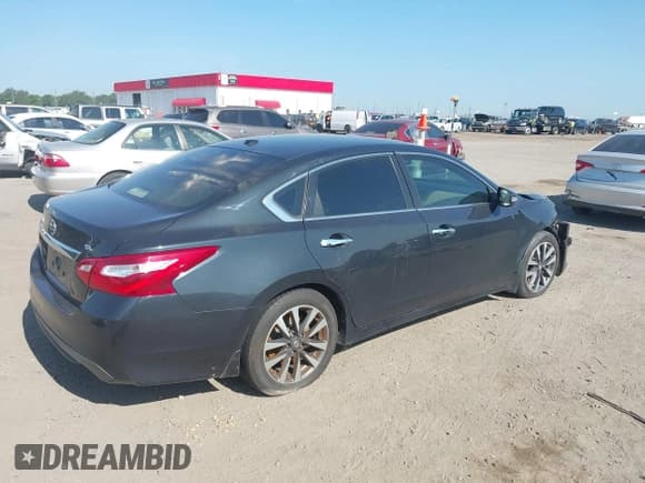 ✅ 2017 Nissan Altima SR • VIN: 1N4AL3AP8HC232452 • Lot: 42800162. Wystawiony na IAAI z przebiegiem 118 855 mil. Bezpłatny archiwum sprzedaży aukcyjnych z USA i szczegółowy raport historii pojazdu na DreamBid. Zdjęcie 4.