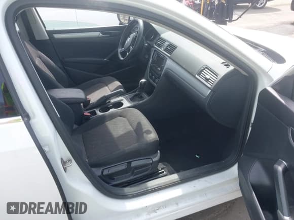 ✅ 2016 Volkswagen Passat S • VIN: 1VWAS7A36GC019397 • Лот: 41986217. Опубликован ранее на IAAI с пробегом 188 382 миль. Бесплатный доступ к архиву аукционных продаж из США и подробный отчёт об истории автомобиля на DreamBid. Изображение 5.