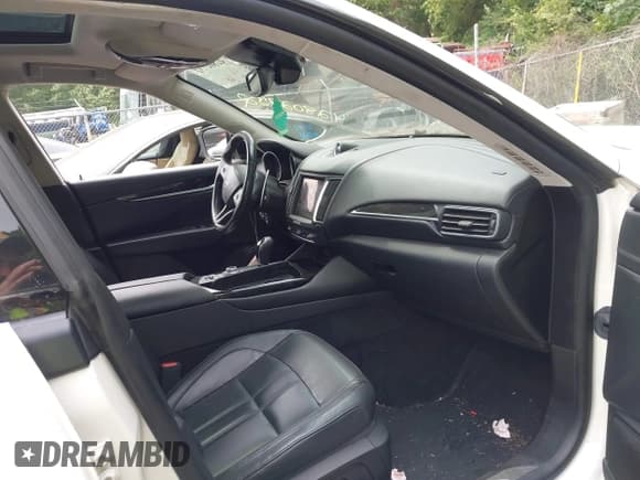 ✅ 2017 Maserati Levante • VIN: ZN661XUSXHX254425 • Lot: 42802732. Listed on IAAI with 111,145 mi. Free auction sales archive from the USA and detailed vehicle history report at DreamBid. Image 5.