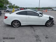 ✅ 2015 Mercedes-Benz C 250 • VIN: WDDGJ4HB8FG391252 • Lot: 42428123. Wystawiony na IAAI z przebiegiem 139 413 mil. Bezpłatny archiwum sprzedaży aukcyjnych z USA i szczegółowy raport historii pojazdu na DreamBid. Zdjęcie 13.