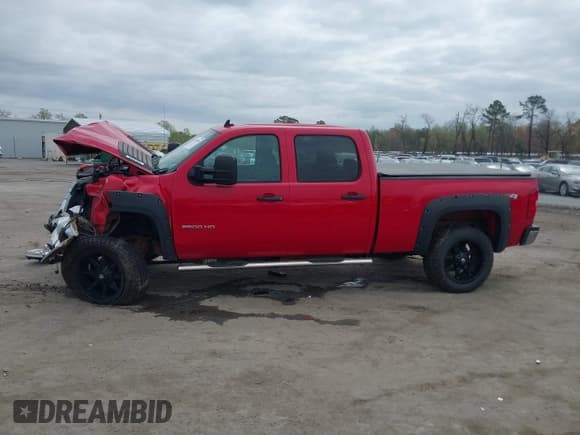 ✅ 2011 Chevrolet Silverado 2500HD LT • VIN: 1GC1KXCG4BF106466 • Лот: 41940805. Опубликован ранее на IAAI с пробегом 186 719 миль. Бесплатный доступ к архиву аукционных продаж из США и подробный отчёт об истории автомобиля на DreamBid. Изображение 15.