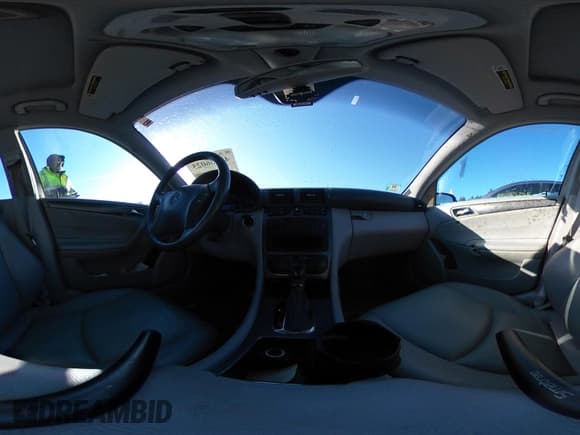 ✅ 2004 Mercedes-Benz C 230 Kompressor • VIN: WDBRF40JX4A542596 • Lot: 41366025. Wystawiony na IAAI z przebiegiem 89 303 mil. Bezpłatny archiwum sprzedaży aukcyjnych z USA i szczegółowy raport historii pojazdu na DreamBid. Zdjęcie 18.