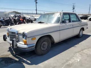 ✅ 1969 Mercedes-Benz 250 • VIN: 11401012026627 • Lot: 68134765. Wystawiony na Copart z przebiegiem 48 638 mil. Bezpłatny archiwum sprzedaży aukcyjnych z USA i szczegółowy raport historii pojazdu na DreamBid. Zdjęcie 1.