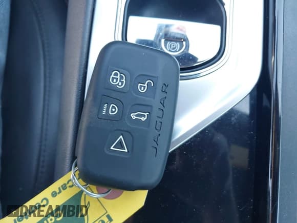 ✅ 2015 Jaguar XF Portfolio • VIN: SAJWJ0FF4F8U72149 • Лот: 40386903. Опубликован ранее на IAAI с пробегом 49 055 миль. Бесплатный доступ к архиву аукционных продаж из США и подробный отчёт об истории автомобиля на DreamBid. Изображение 11.