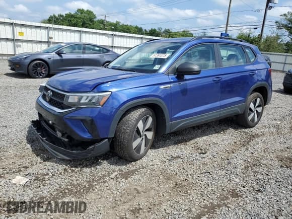 ✅ 2023 Volkswagen Taos S • VIN: 3VVGX7B21PM363451 • Lot: 61391075. Wystawiony na Copart z przebiegiem 55 894 mil. Bezpłatny archiwum sprzedaży aukcyjnych z USA i szczegółowy raport historii pojazdu na DreamBid. Zdjęcie 1.