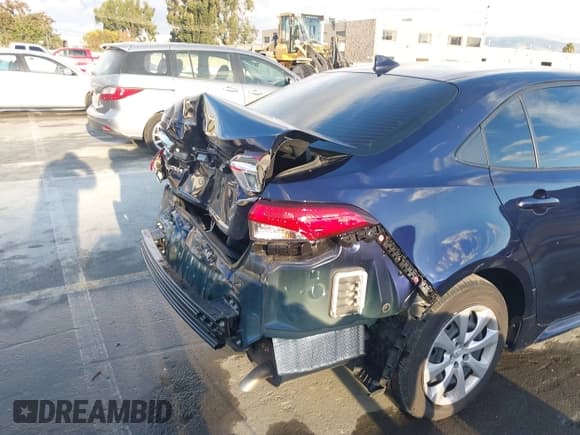 ✅ 2024 Toyota Corolla LE • VIN: JTDB4MEE2RJ015423 • Lot: 43763718. Listed on IAAI with 22,587 mi. Free auction sales archive from the USA and detailed vehicle history report at DreamBid. Image 19.