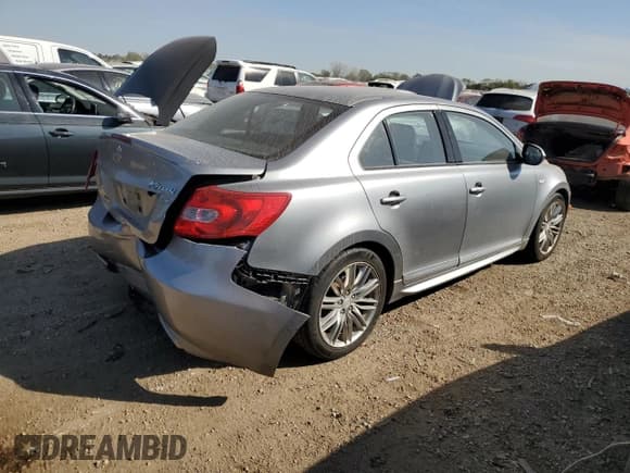 ✅ 2011 Suzuki Kizashi GTS Sport • VIN: JS2RF9A65B6110089 • Lot: 74752584. Wystawiony na Copart z przebiegiem 52 256 mil. Bezpłatny archiwum sprzedaży aukcyjnych z USA i szczegółowy raport historii pojazdu na DreamBid. Zdjęcie 3.