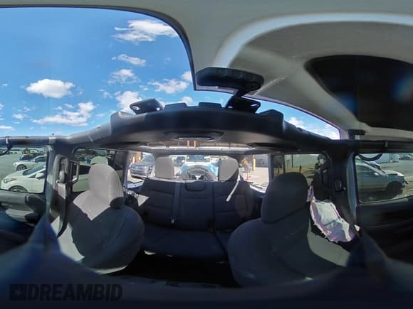 ✅ 2018 Jeep Wrangler Unlimited Sahara • VIN: 1C4HJXEN7JW222045 • Lot: 86149685. Wystawiony na Copart z przebiegiem 111 072 mil. Bezpłatny archiwum sprzedaży aukcyjnych z USA i szczegółowy raport historii pojazdu na DreamBid. Zdjęcie 16.