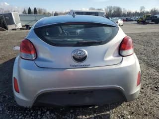 ✅ 2015 Hyundai Veloster • VIN: KMHTC6AD0FU236783 • Lot: 44960295. Wystawiony na Copart z przebiegiem 81 757 mil. Bezpłatny archiwum sprzedaży aukcyjnych z USA i szczegółowy raport historii pojazdu na DreamBid. Zdjęcie 6.