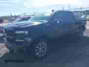 2021 Chevrolet Silverado 1500 RST z VIN 1GCUYEEL5MZ326680, wystawiony jako IAAI lot #43466338 z przebiegiem 47 457 mil mil oraz . Historia ofert i sprzedaży dostępna na DreamBid. Obrazek 18.