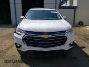 ✅ 2021 Chevrolet Traverse LT • VIN: 1GNEVHKW9MJ235799 • Lot: 62267434. Wystawiony na Copart z przebiegiem 54 602 mil. Bezpłatny archiwum sprzedaży aukcyjnych z USA i szczegółowy raport historii pojazdu na DreamBid. Zdjęcie 5.